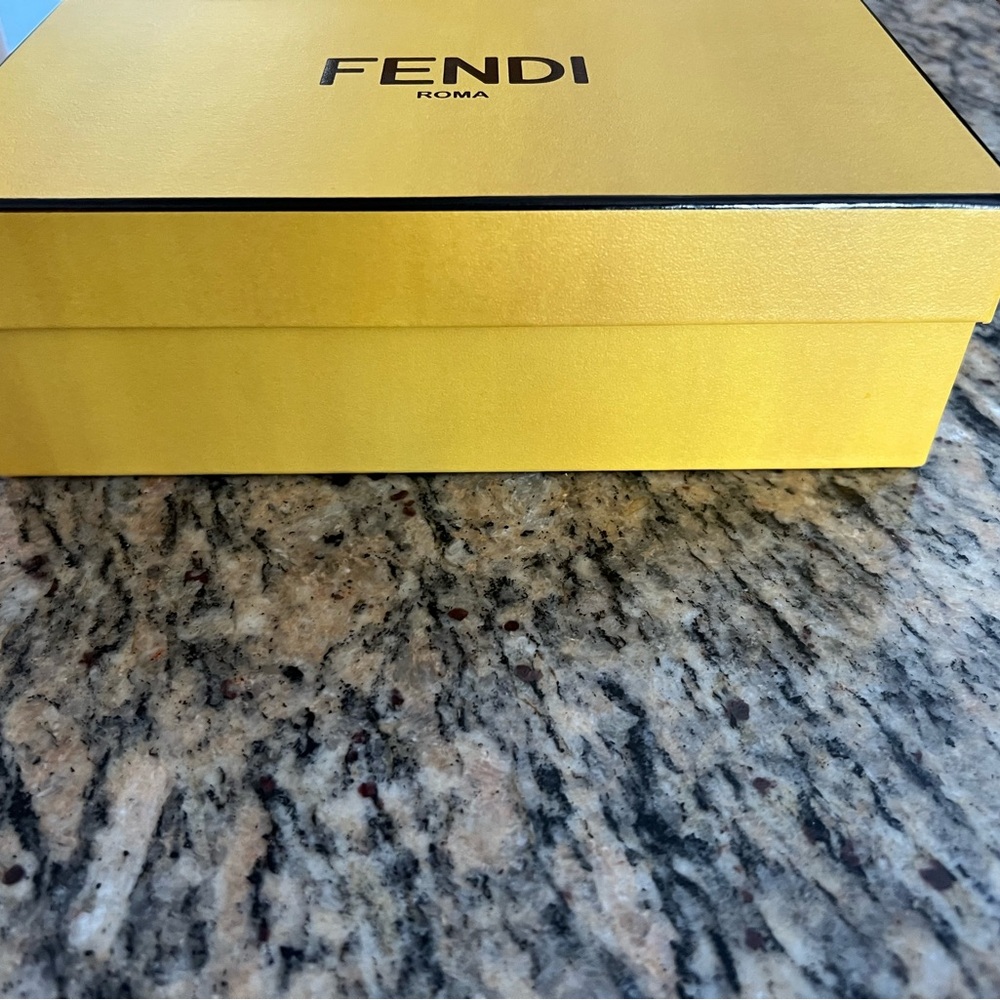 Fendi Chic Brown Sunglasses - Picture 8 of 9
